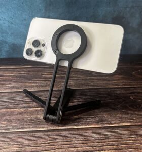 Magnetische Handyhalterung mit Karabiner